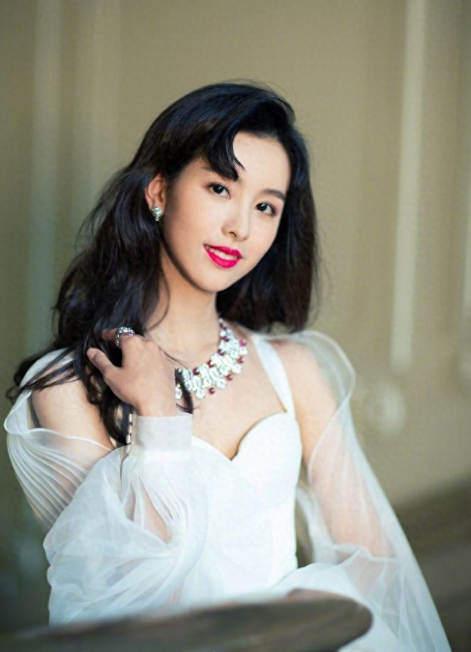 陈都灵,90后女星,福建厦门人,因美貌而出名