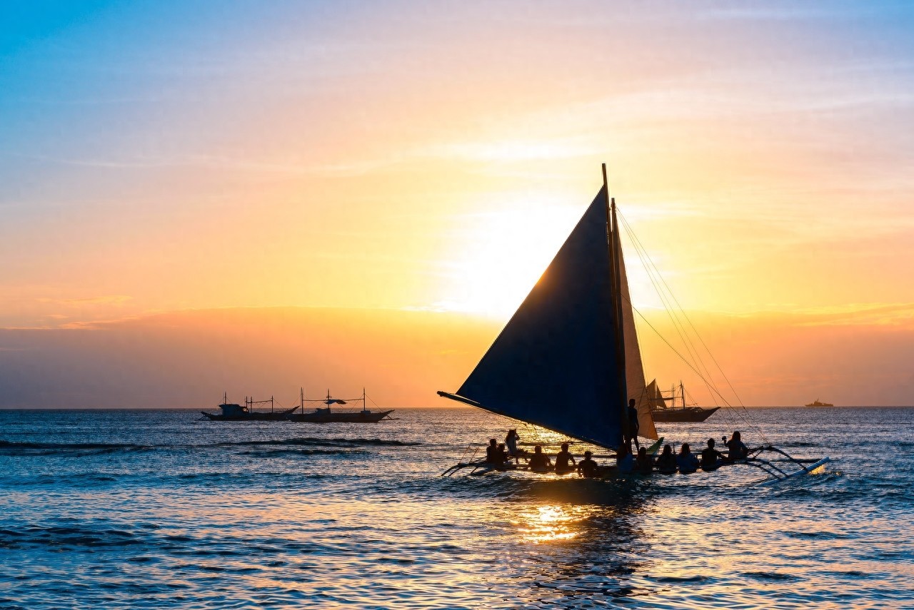 长滩岛是菲律宾中部的一座岛屿,是旅游胜地之一