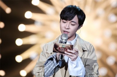 ​《歌手》2019吴青峰“抢第一”首秀《起风了》：人是学不乖的动物