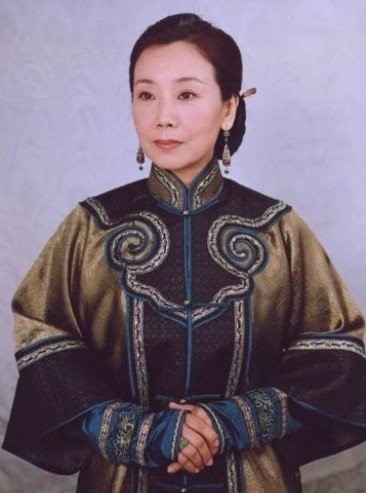 60岁陈宝国的同岁妻子赵奎娥近照