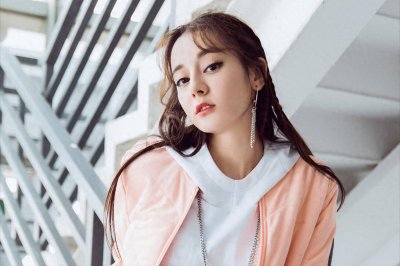 ​有消息称迪丽热巴和黄景瑜疑似已经同居，并且恋爱和细节被曝光？