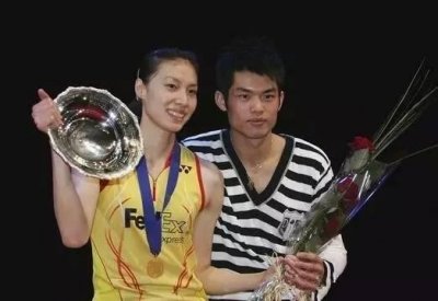 ​谢杏芳爱得卑微！晒合影旧照示爱林丹被无视，孕期被出轨轻松原谅