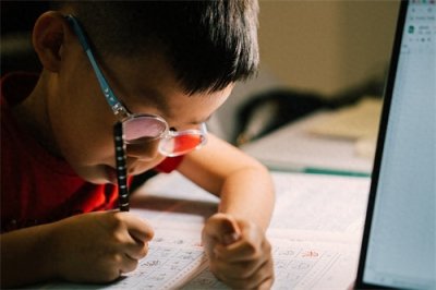 ​“留级”有限重启，回归教育节奏的本质丨派声