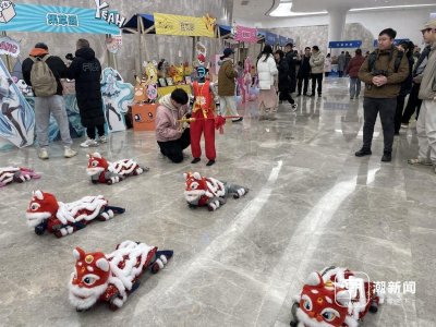 ​“硬控”机器狗的00后男生也出圈了，没有学历光环，依然找到闪亮舞台