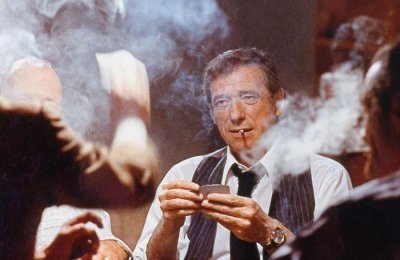 法国电影里最离不开的就是香烟!