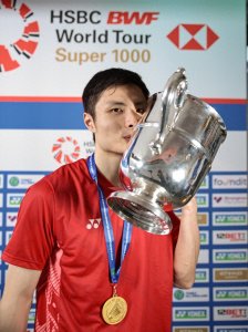 ​特写｜七年后再次登顶全英赛，石宇奇王者归来笑容依旧