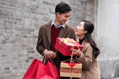 ​第一次去女朋友家，带什么礼物最合适？带上这两样让你备受好评！