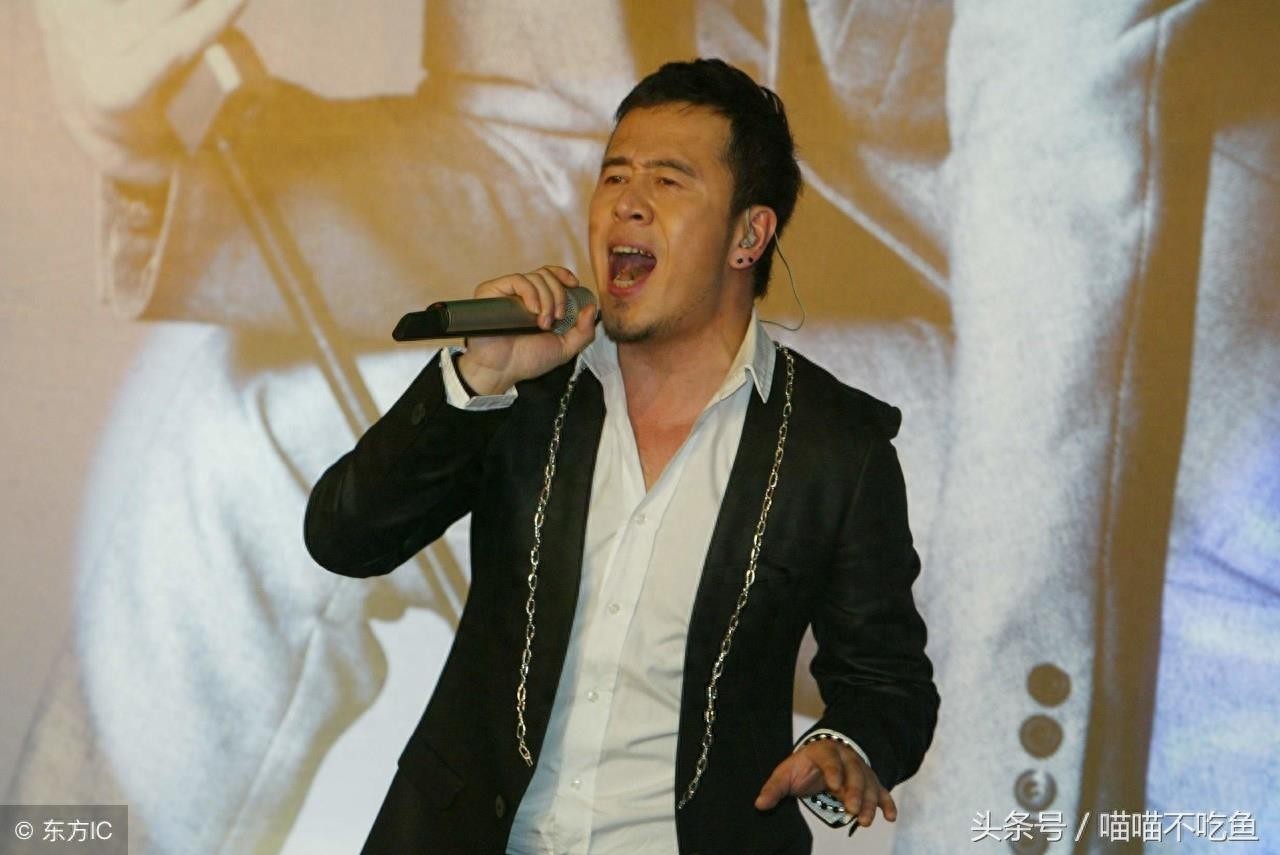 “一年开32场演唱会”的杨坤，现在怎样了？网友：无所谓！