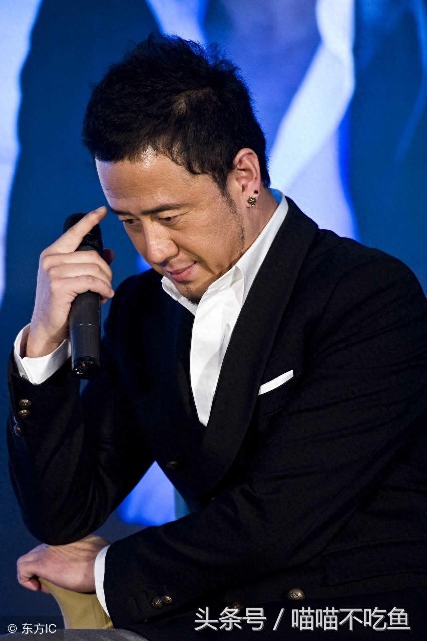 “一年开32场演唱会”的杨坤，现在怎样了？网友：无所谓！