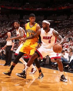 ​40岁詹姆斯拒退役！2年1.05亿续约湖人，父子三人同场倒计时？