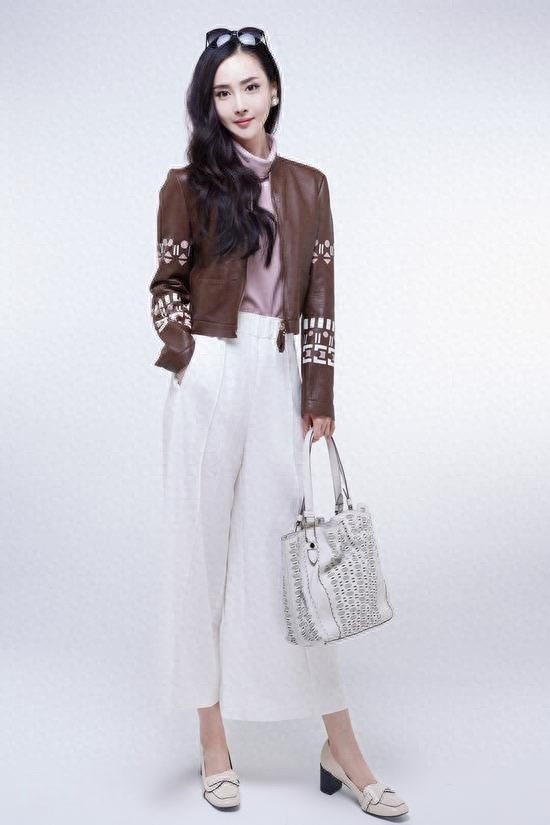 “氧气美女”王若心凭《致青春》和《寂寞空庭春欲晚》人气直升