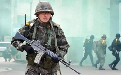 ​韩国引以为傲的魔改步枪，奇葩混血产物！韩国K2突击步枪