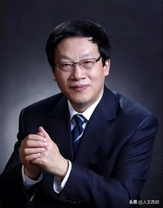 ​第五届茅盾文学奖获奖作品作者集锦