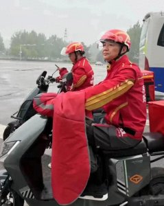 刘强东送餐记!最遗憾的瞬间…老板娘没认出来错失合影机会!