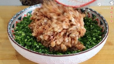 农村老妈教的馅饼技巧,面团好操作不粘手,皮薄馅大真好吃