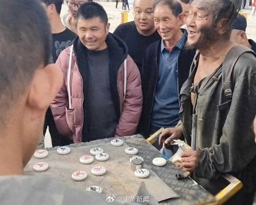 ​官方回应兰州棋王衣衫褴褛街头对弈：其系五保户曾予以帮扶，成绩