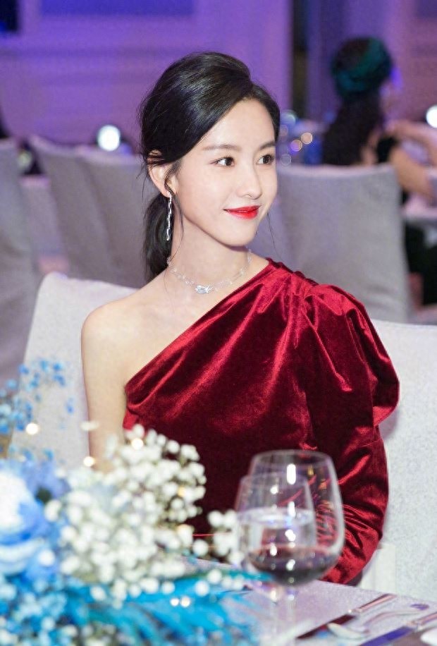 陈都灵，90后女星，福建厦门人，因美貌而出名