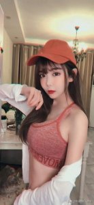 ​现在几乎没有女孩子进厂上班了，那她们都去了哪些行业？