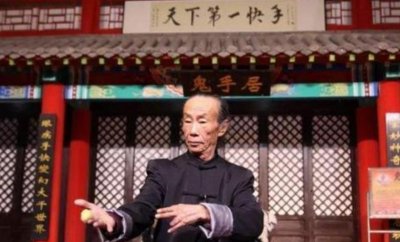 ​河北“鬼手”王保合：年近70岁，用3个球2个碗，赢走李嘉诚4个亿