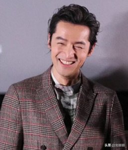 ​胡歌的新发型，稍微带点弯，温暖又帅气