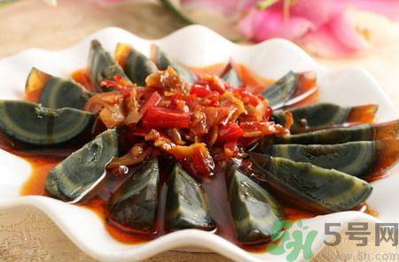 吃皮蛋可以喝酸奶吗?皮蛋能和酸奶一起吃吗? 吃皮蛋可以喝酸奶吗?皮蛋能和酸奶一起吃吗?