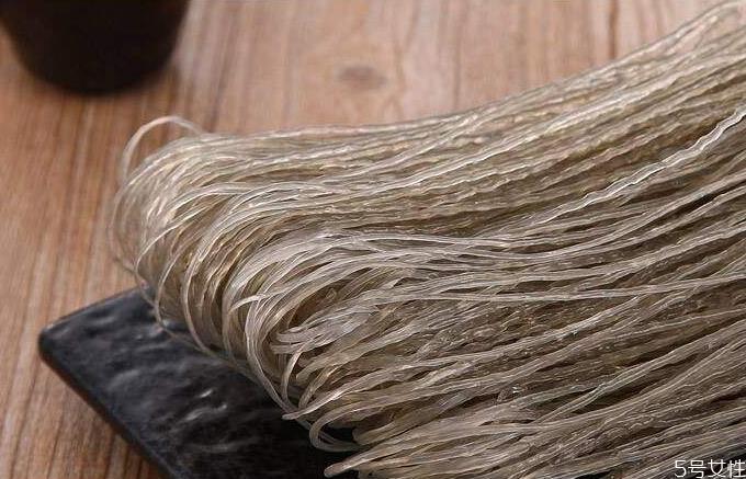 红薯粉泡一夜可以吗 干的红薯粉要泡多久 红薯粉泡一夜可以吗 干的红薯粉要泡多久