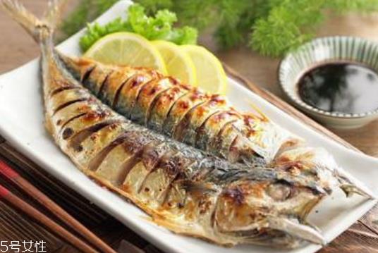秋刀鱼的食用方法有哪些 清蒸红烧 秋刀鱼的食用方法有哪些 清蒸红烧