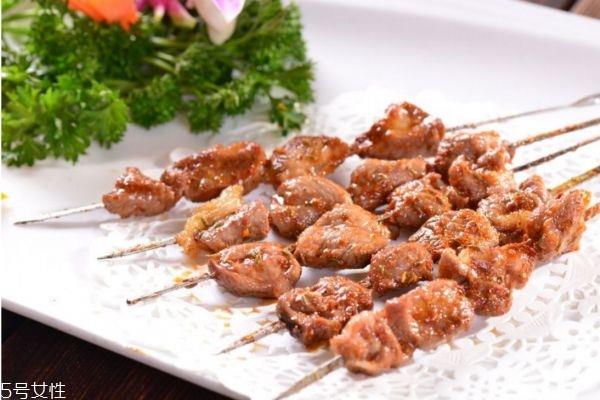 鸡心上面白的油要去掉吗 鸡心怎么清洗 鸡心上面白的油要去掉吗 鸡心怎么清洗