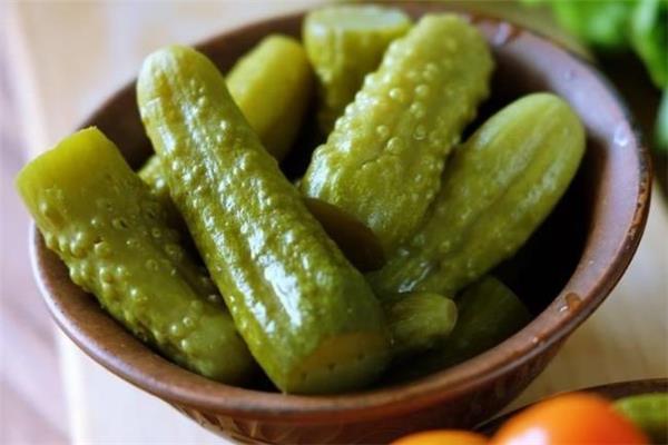 酸黄瓜可以经常吃吗 酸黄瓜孕妇能吃吗 酸黄瓜可以经常吃吗 酸黄瓜孕妇能吃吗