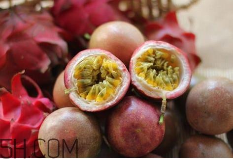 百香果怎么剥开?百香果可以和葡萄酒混着喝吗 百香果怎么剥开?百香果可以和葡萄酒混着喝吗