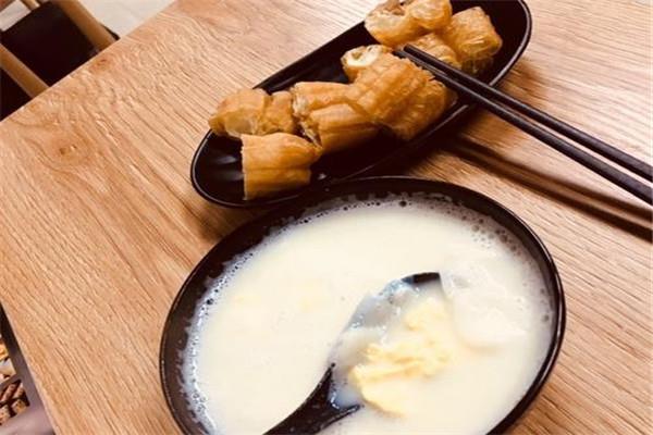 喝豆浆可以吃鸡蛋吗 豆浆最好不要喝鸡蛋一起吃 喝豆浆可以吃鸡蛋吗 豆浆最好不要喝鸡蛋一起吃