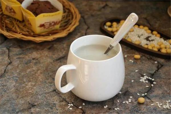 喝豆浆可以吃鸡蛋吗 豆浆最好不要喝鸡蛋一起吃 喝豆浆可以吃鸡蛋吗 豆浆最好不要喝鸡蛋一起吃