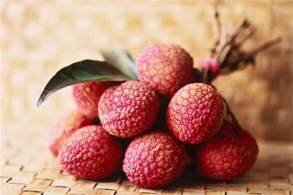 荔枝含糖高吗 荔枝糖尿病人可以吃吗 荔枝含糖高吗 荔枝糖尿病人可以吃吗