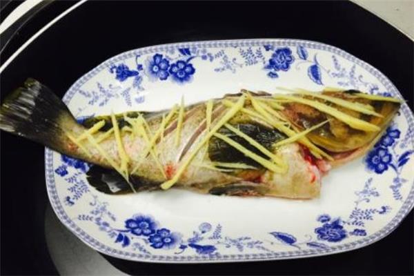 经期可以吃石斑鱼吗 产后可以吃石斑鱼吗 经期可以吃石斑鱼吗 产后可以吃石斑鱼吗