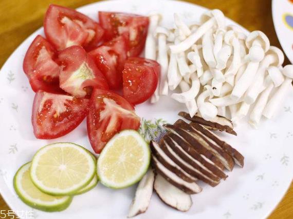 白玉菇能和西红柿一起吃吗?白玉菇能和番茄一起吃吗? 白玉菇能和西红柿一起吃吗?白玉菇能和番茄一起吃吗?