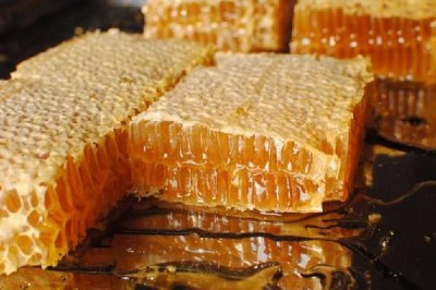 ​蜂蜜有白色结晶正常吗 蜂蜜有结晶怎么回事