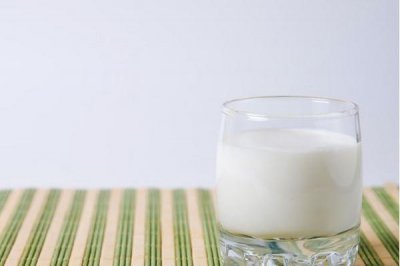 全脂牛奶可以做酸奶吗 全脂牛奶做成酸奶后脂肪含量还高吗