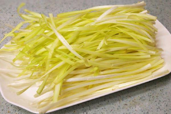 韭黄会引起肠胃不适吗 韭黄会胀气吗 韭黄会引起肠胃不适吗 韭黄会胀气吗