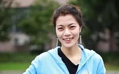 复旦女神”陈果,从万人崇拜到跌落神坛,她究竟做错了什么?