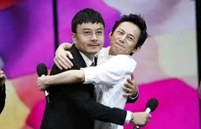 何炅与汪涵疑似感冒,健康状况引关注