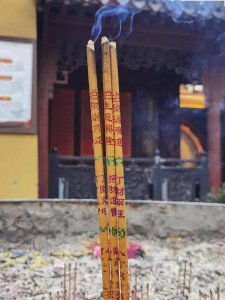 拜佛时候如何正确的上香