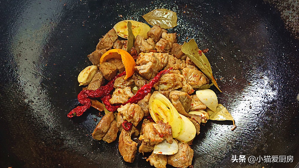 牛腩炖白萝卜怎样做(香辣爽口的牛腩炖萝卜做法)