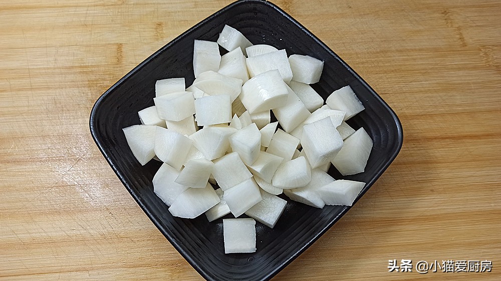 牛腩炖白萝卜怎样做(香辣爽口的牛腩炖萝卜做法)