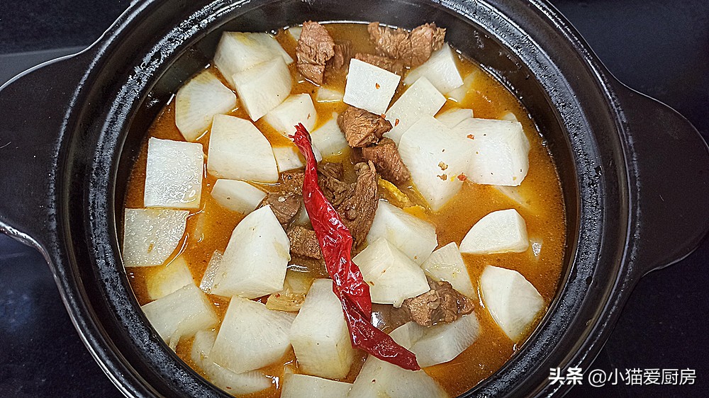 牛腩炖白萝卜怎样做(香辣爽口的牛腩炖萝卜做法)