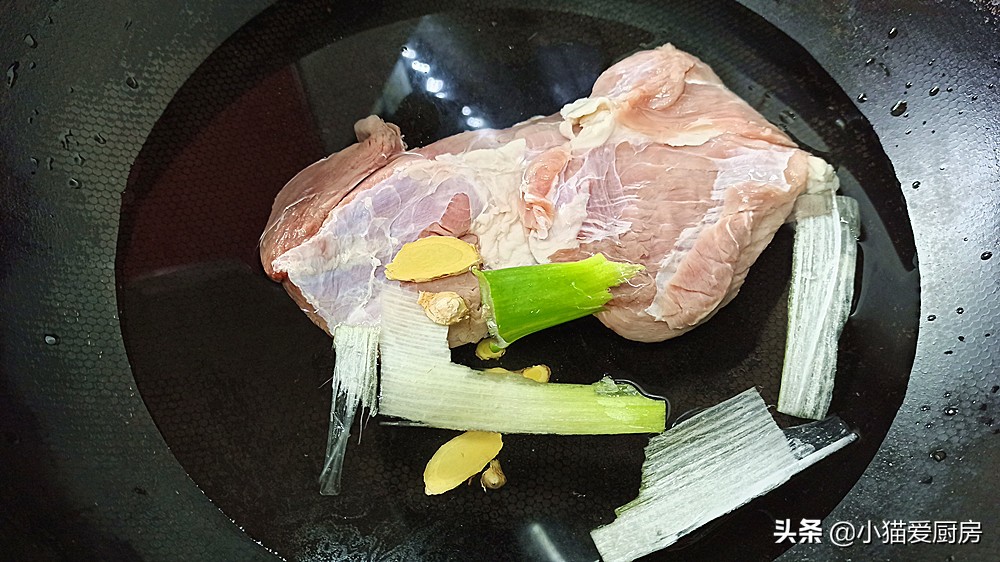 牛腩炖白萝卜怎样做(香辣爽口的牛腩炖萝卜做法)