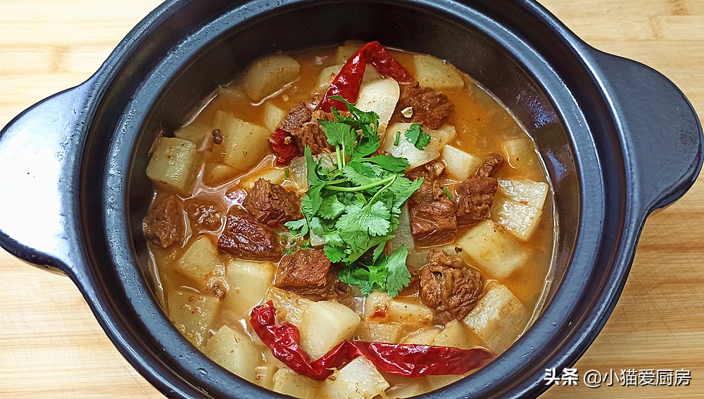 牛腩炖白萝卜怎样做(香辣爽口的牛腩炖萝卜做法)