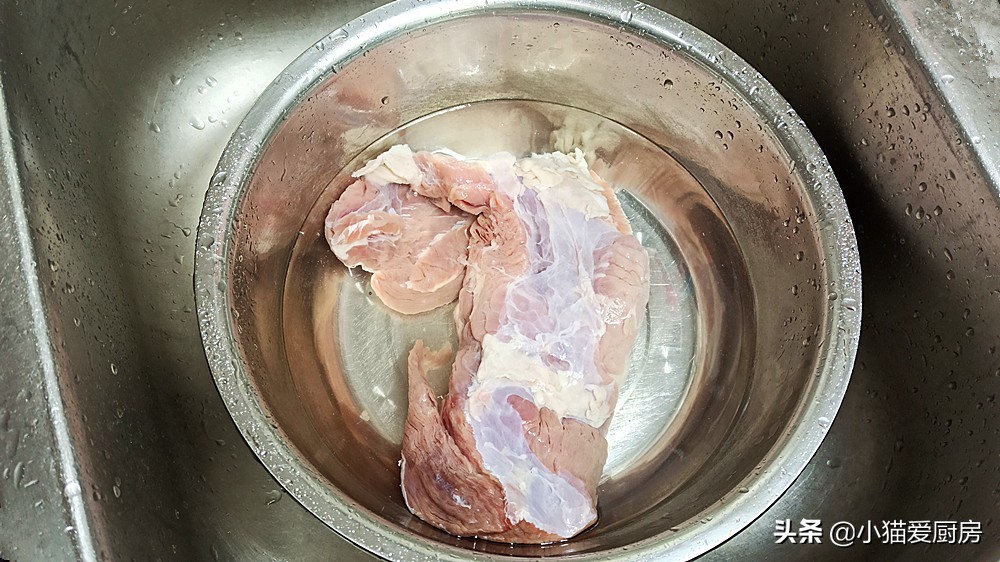 牛腩炖白萝卜怎样做(香辣爽口的牛腩炖萝卜做法)