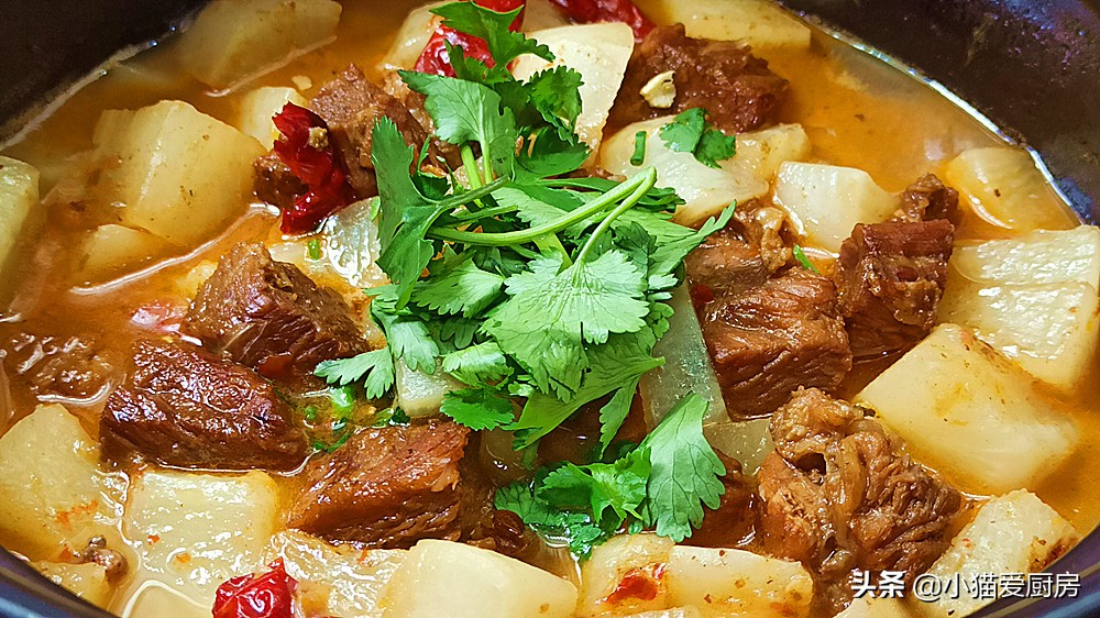 牛腩炖白萝卜怎样做(香辣爽口的牛腩炖萝卜做法)
