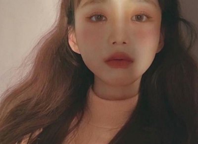 女人这么对你,看似暧昧,实则别有所图