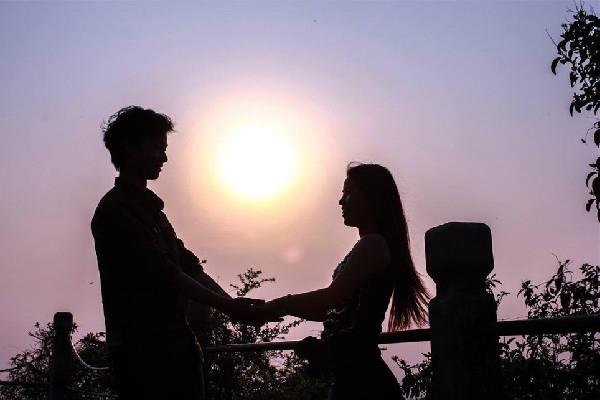 恋爱中男生都很想亲密接触吗 恋爱中男生为什么喜欢亲亲抱抱 恋爱中男生都很想亲密接触吗 恋爱中男生为什么喜欢亲亲抱抱